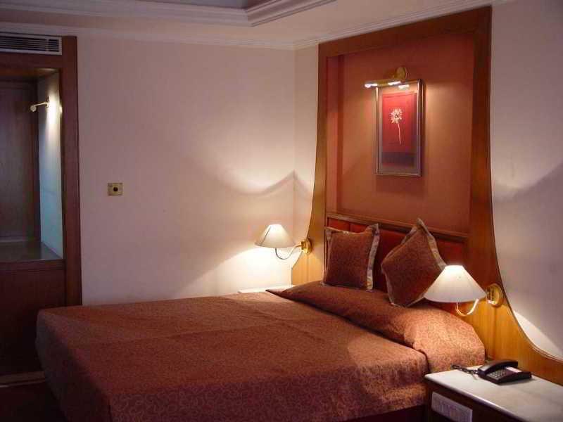 Hotel Maurya Bengaluru Zewnętrze zdjęcie