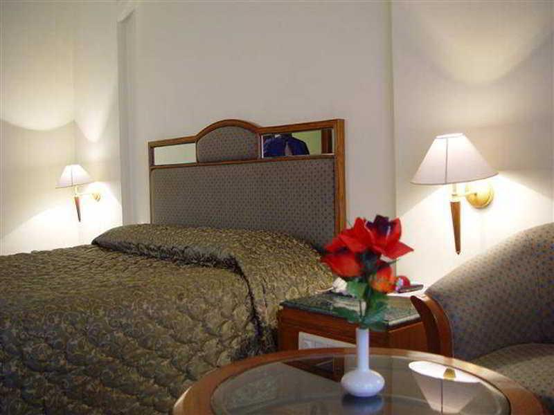 Hotel Maurya Bengaluru Zewnętrze zdjęcie