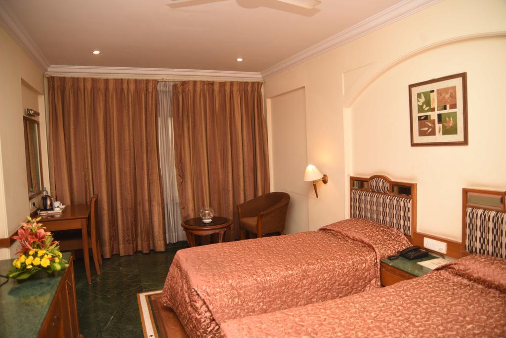Hotel Maurya Bengaluru Zewnętrze zdjęcie