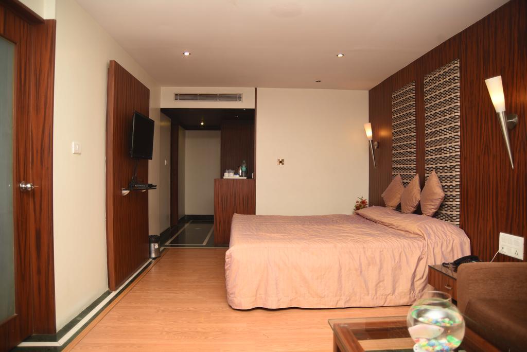 Hotel Maurya Bengaluru Zewnętrze zdjęcie