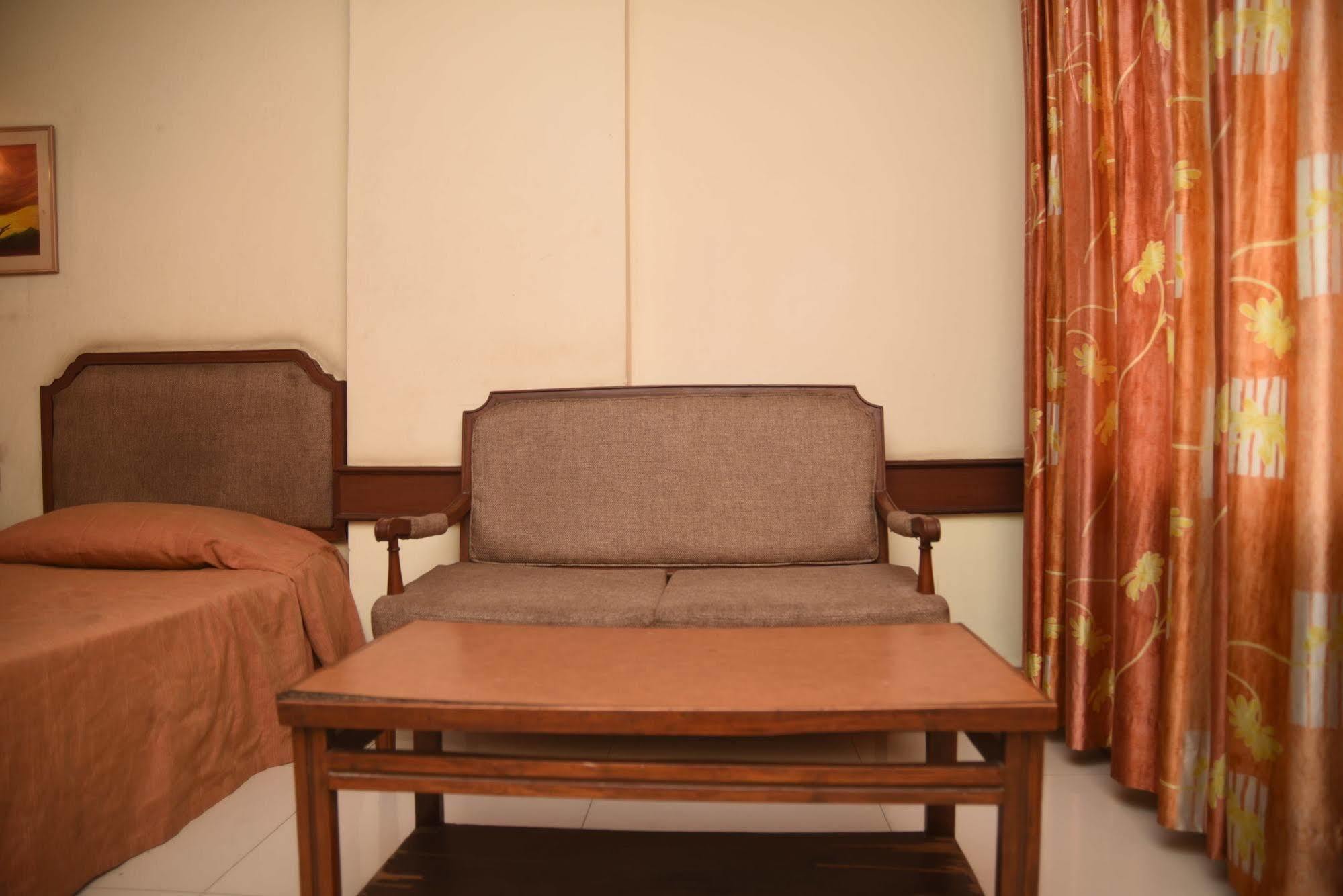Hotel Maurya Bengaluru Zewnętrze zdjęcie