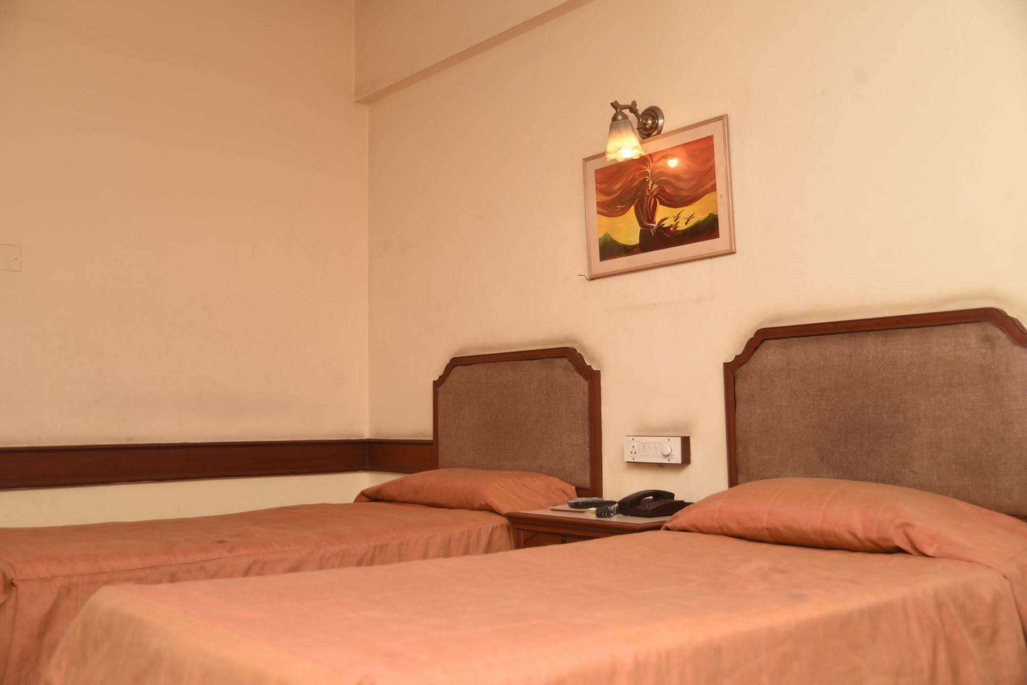 Hotel Maurya Bengaluru Zewnętrze zdjęcie