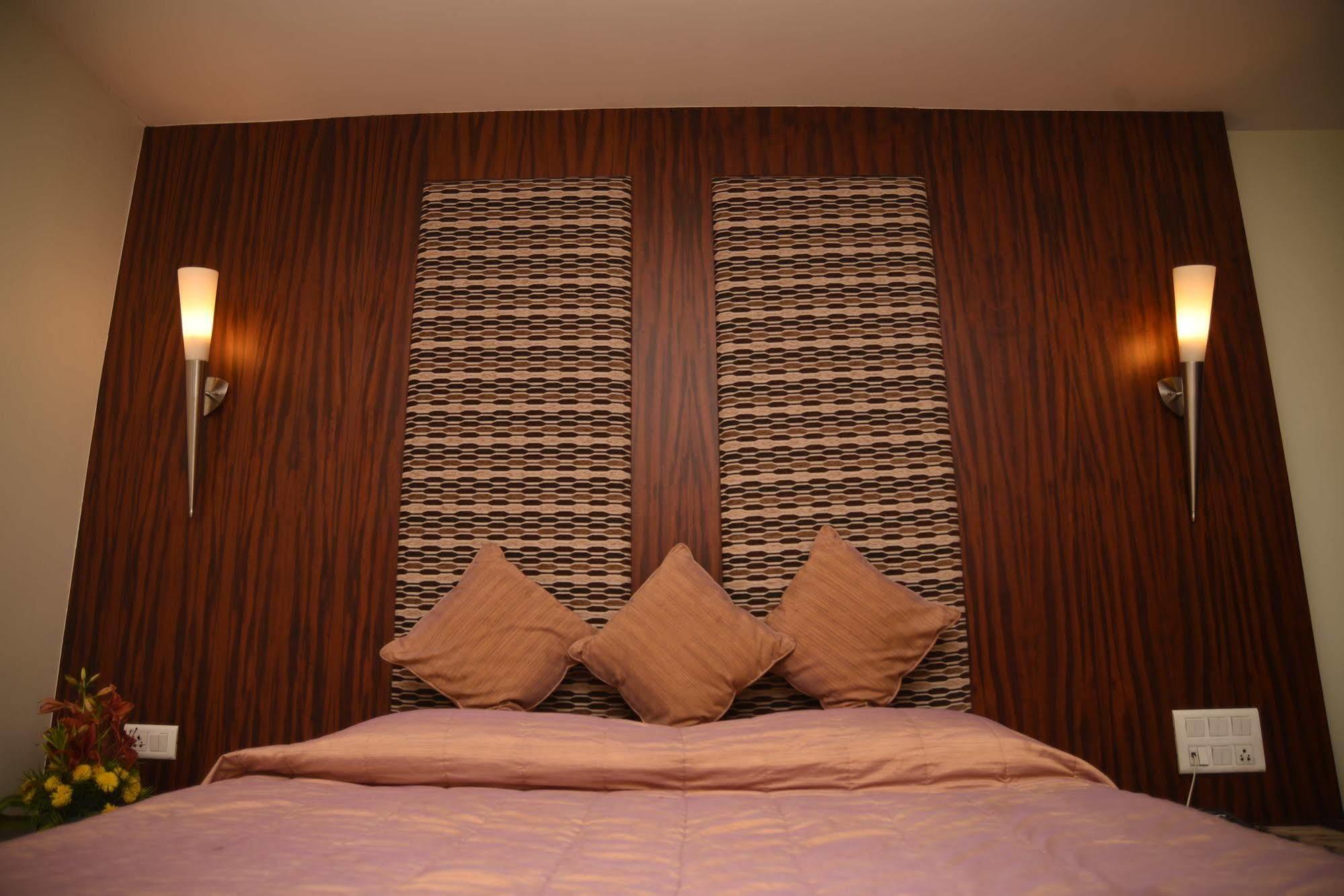 Hotel Maurya Bengaluru Zewnętrze zdjęcie