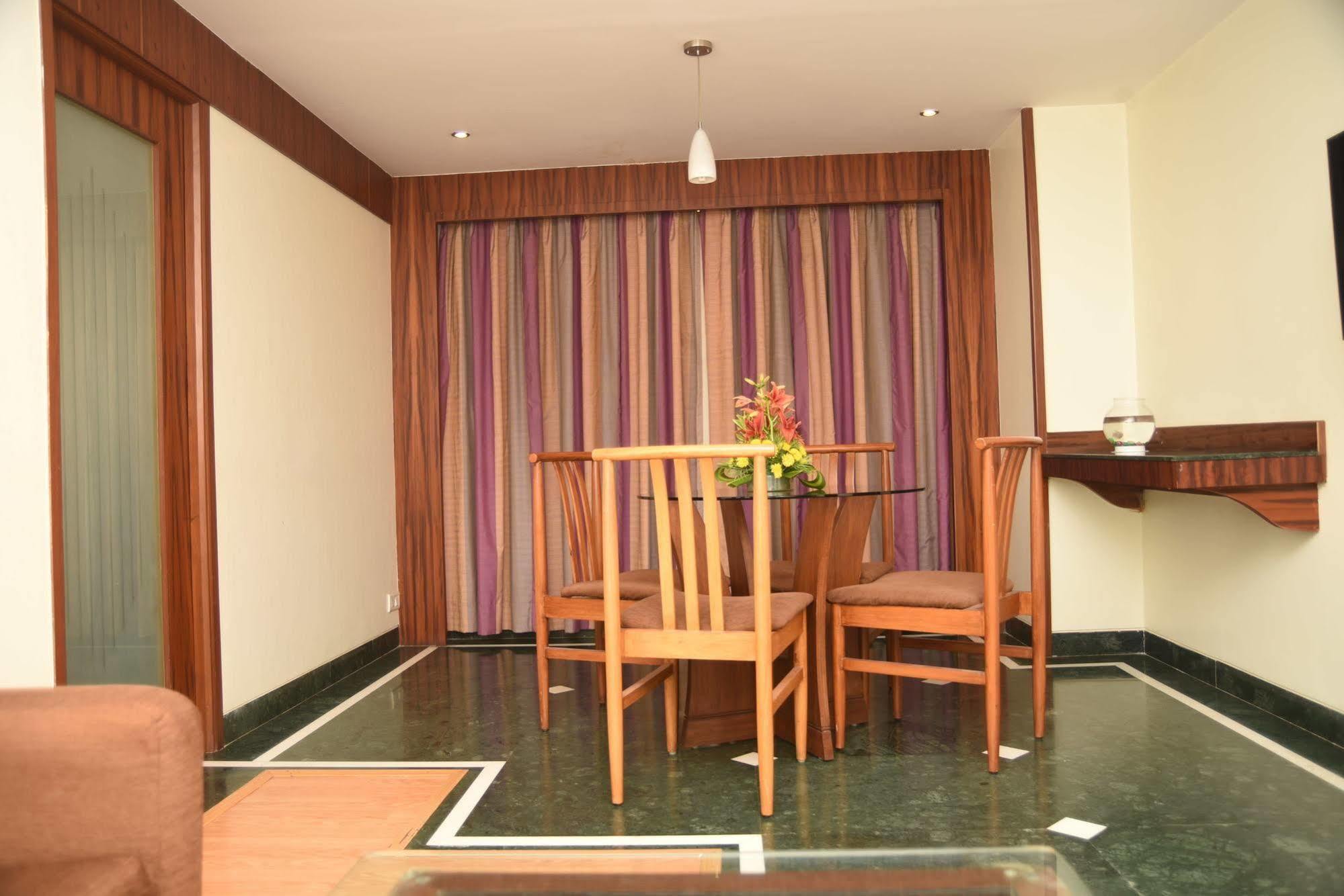 Hotel Maurya Bengaluru Zewnętrze zdjęcie