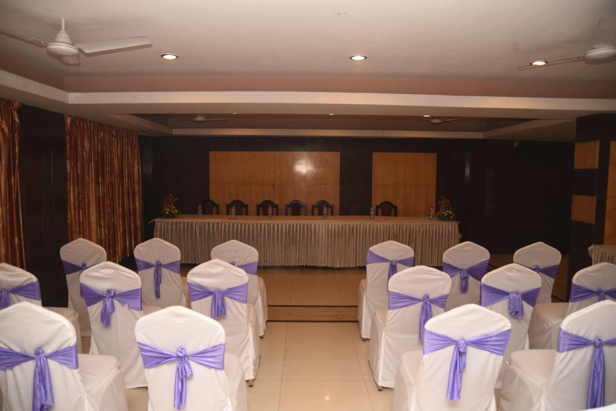 Hotel Maurya Bengaluru Zewnętrze zdjęcie