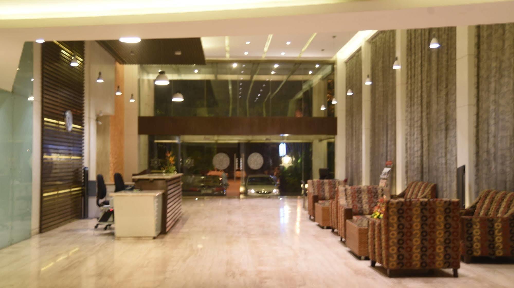 Hotel Maurya Bengaluru Zewnętrze zdjęcie