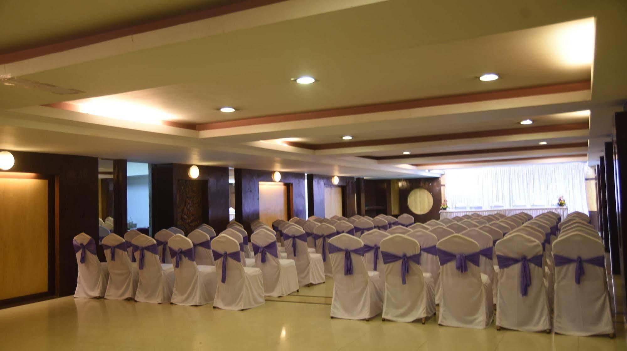 Hotel Maurya Bengaluru Zewnętrze zdjęcie