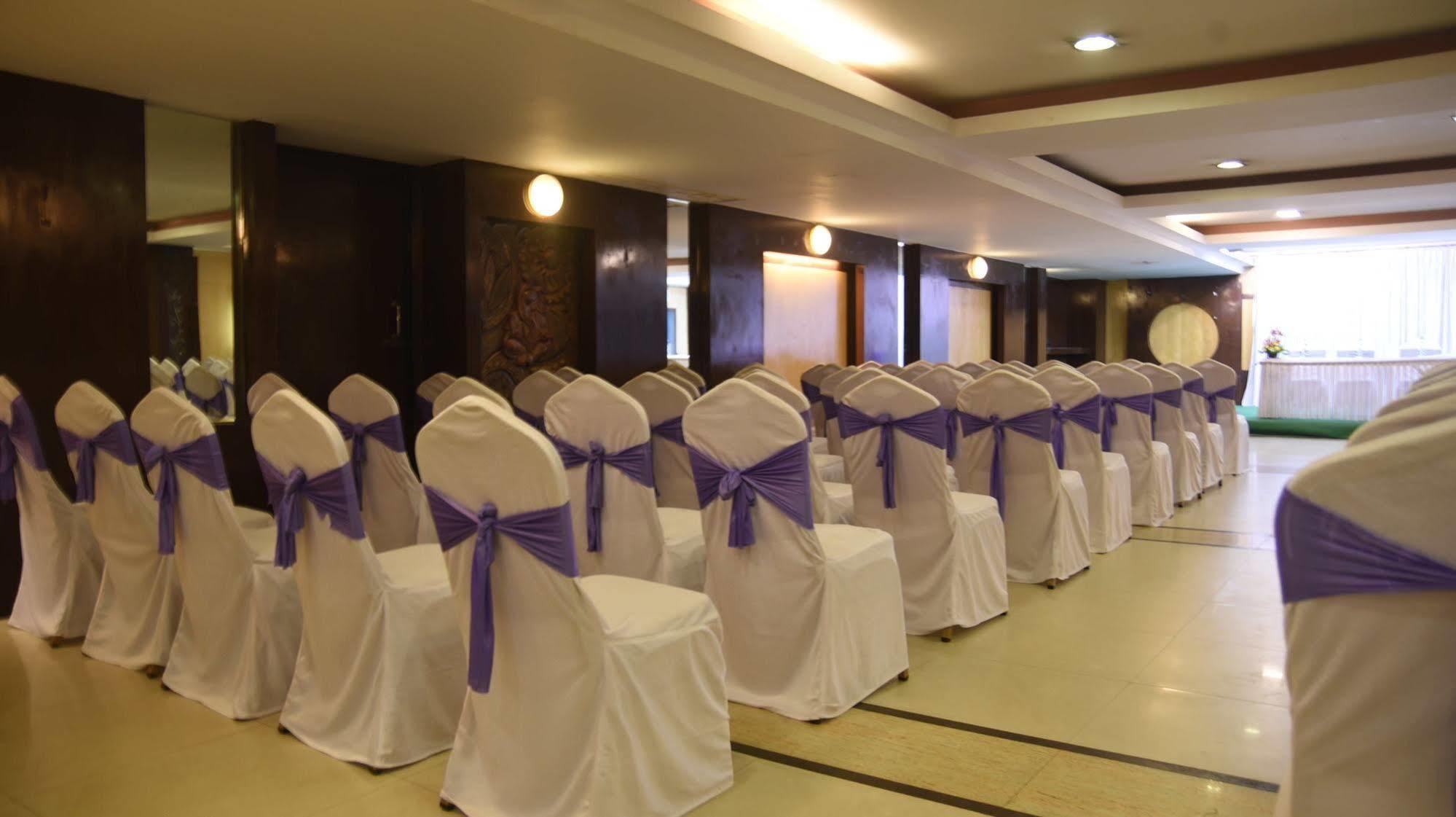Hotel Maurya Bengaluru Zewnętrze zdjęcie