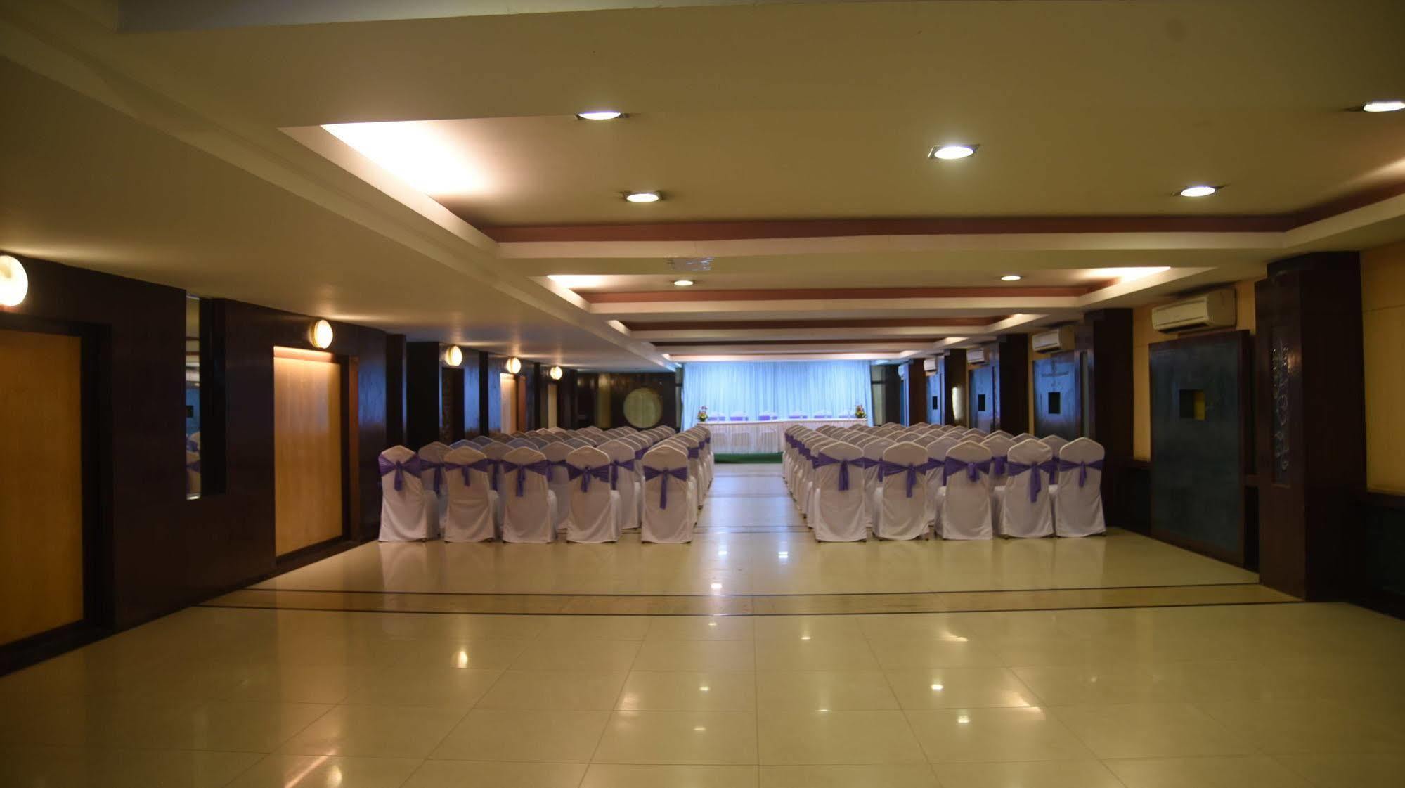 Hotel Maurya Bengaluru Zewnętrze zdjęcie
