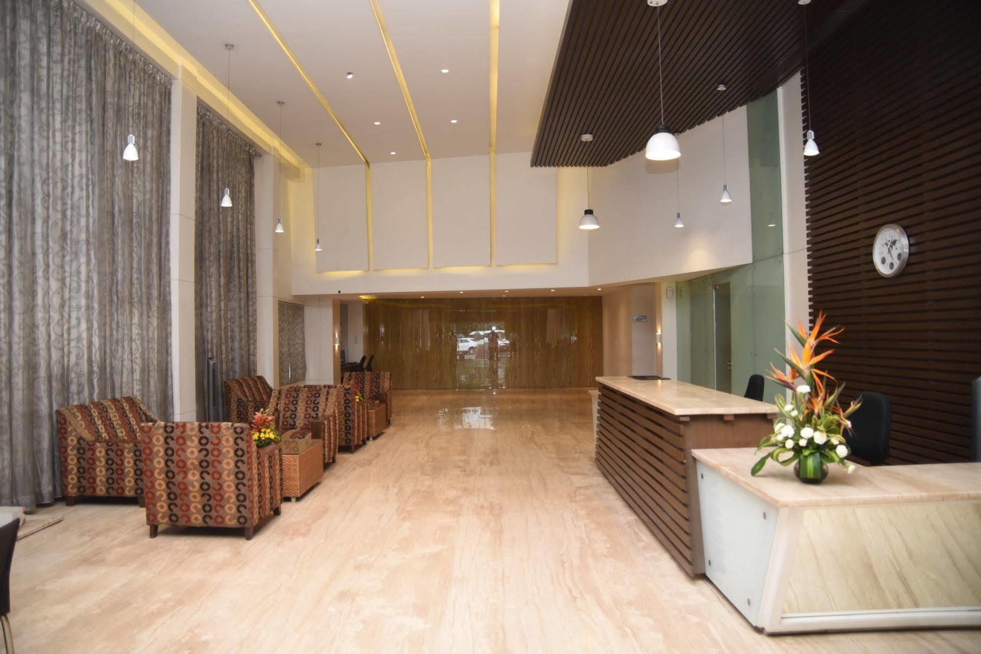 Hotel Maurya Bengaluru Zewnętrze zdjęcie